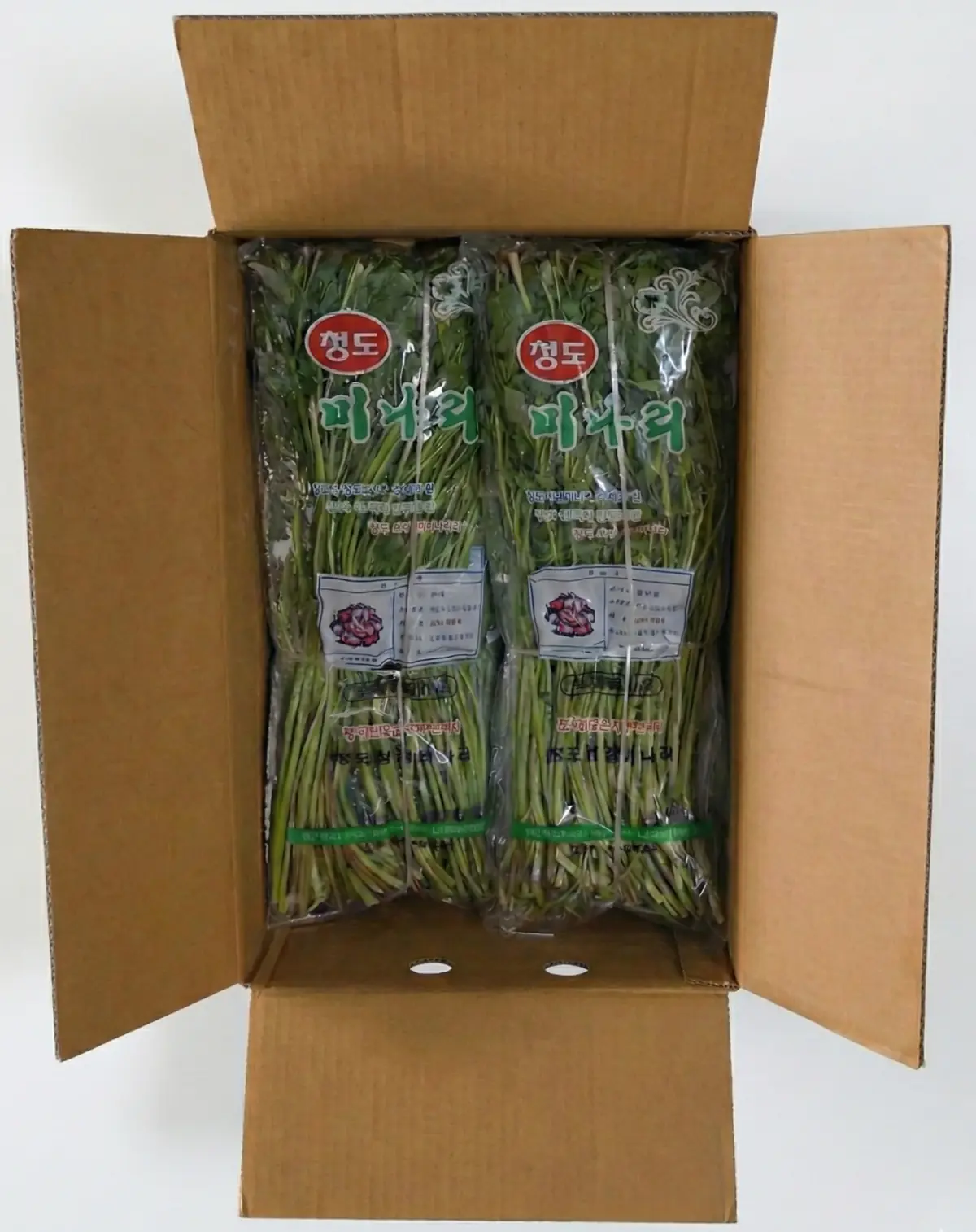 포장 박스 안에 담긴 청도미나리